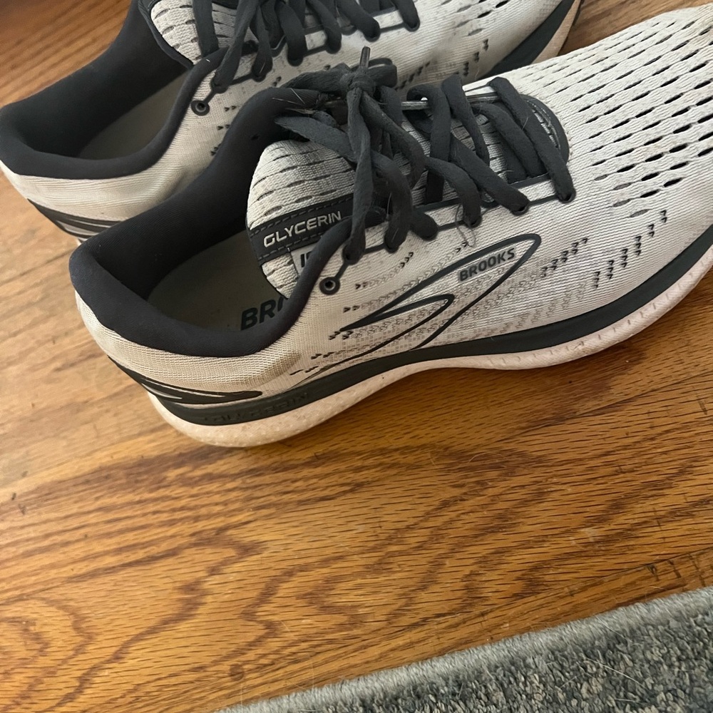 Brooks Glycerin Men's Athletic Shoes - White and Black
